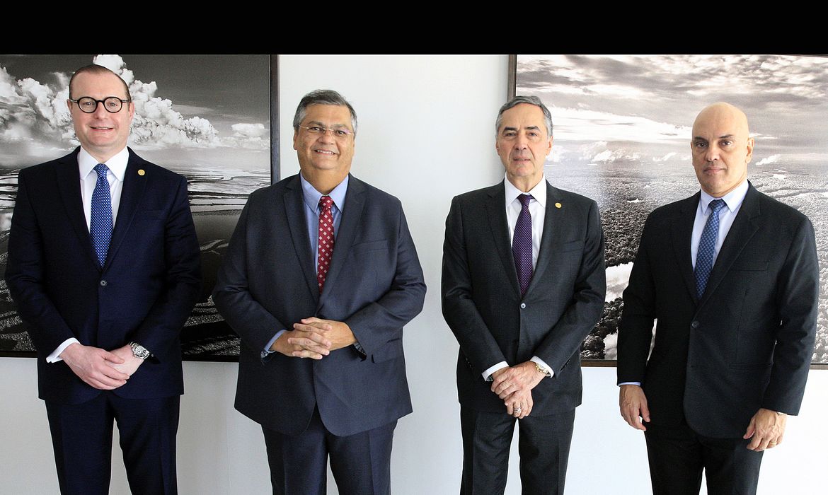 Zanin, Dino, Barroso e Moraes, durante encontro no STF nesta quinta-feira (14). Foto: Nelson Jr. SCO/STF
