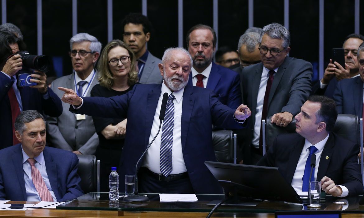 O presidente Lula no Congresso durante sessão de promulgação da emenda constitucional. Foto: Lula Marques/Agência Brasil