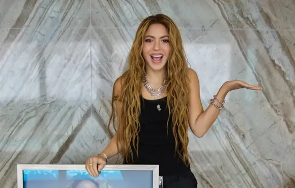 Shakira critica 